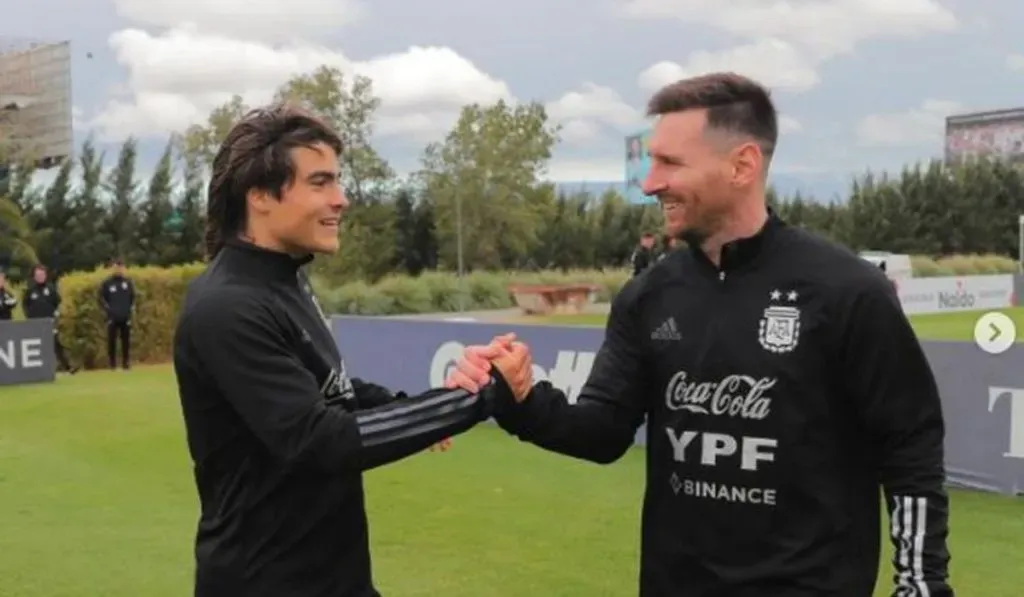 Luka Romero junto a Lionel Messi en la selección Argentina: Getty Images
