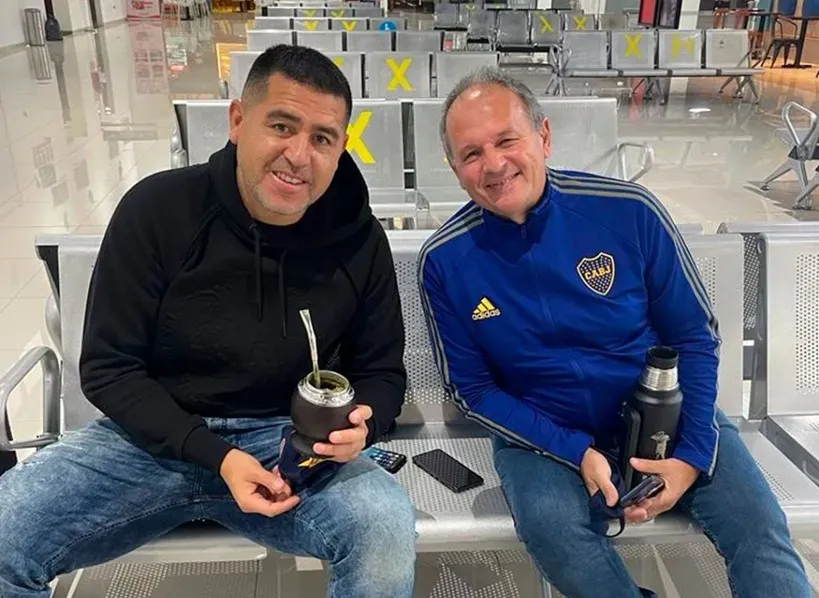 Riquelme, junto a Rosica en un viaje de Boca.