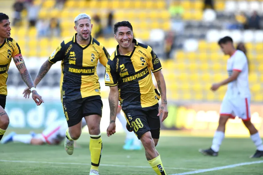 Luciano Cabral y el posible interés de Colo Colo. Imagen: Alejandro Pizarro Ubilla/Photosport