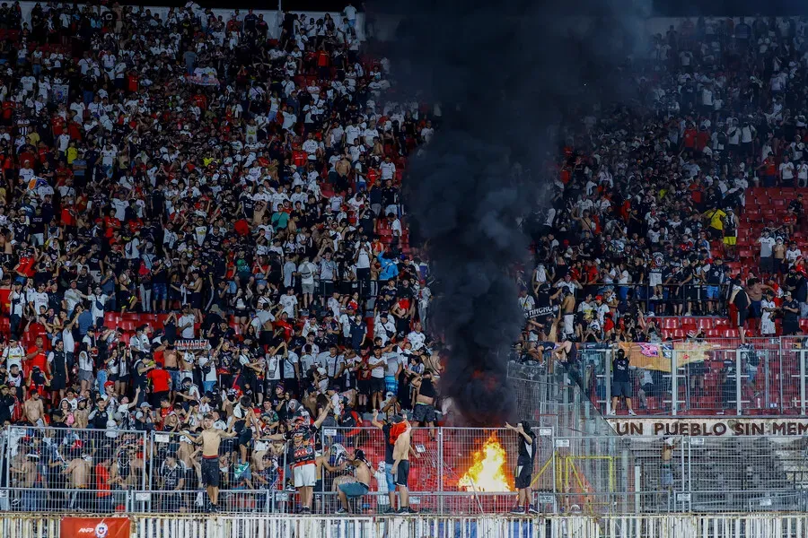 Los incidentes en la Supercopa derivaron en castigo para los hinchas de Colo Colo. Imagen: Marcelo Hernandez/Photosport