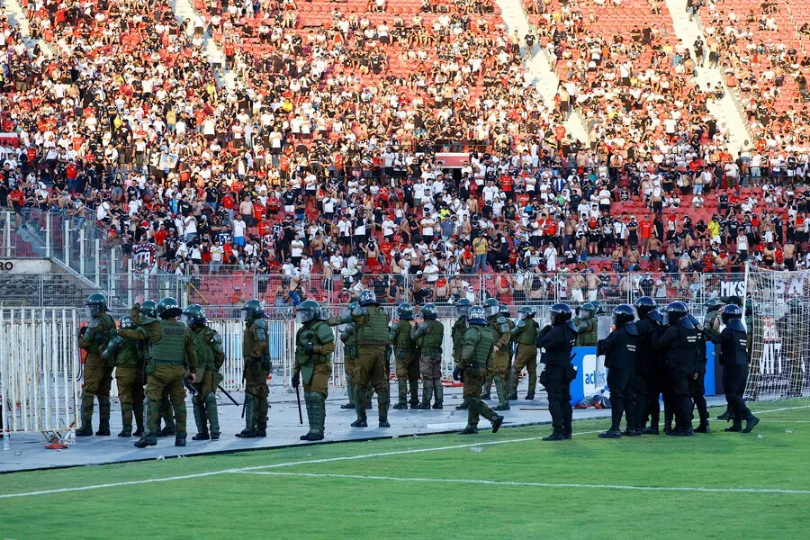 12.820 fueron castigados tras los incidentes en el Estadio Nacional por la Supercopa. Imagen: Marcelo Hernandez/Photosport