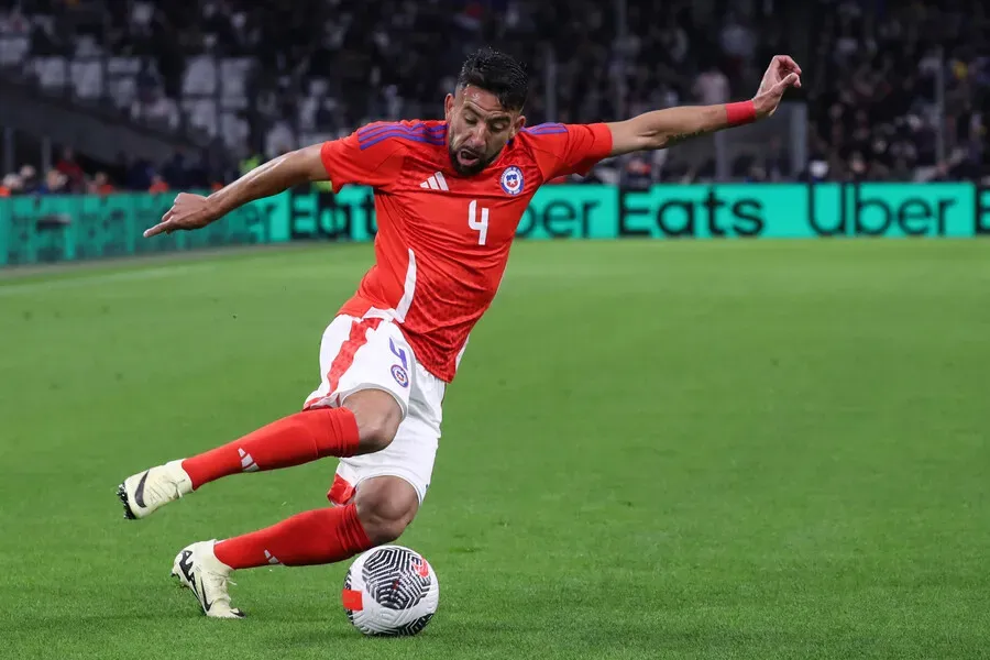 Mauricio Isla ya ha estado en la órbita de Colo Colo. Imagen: Manu Blondeau/AOP/SIPA/PHOTOSPORT