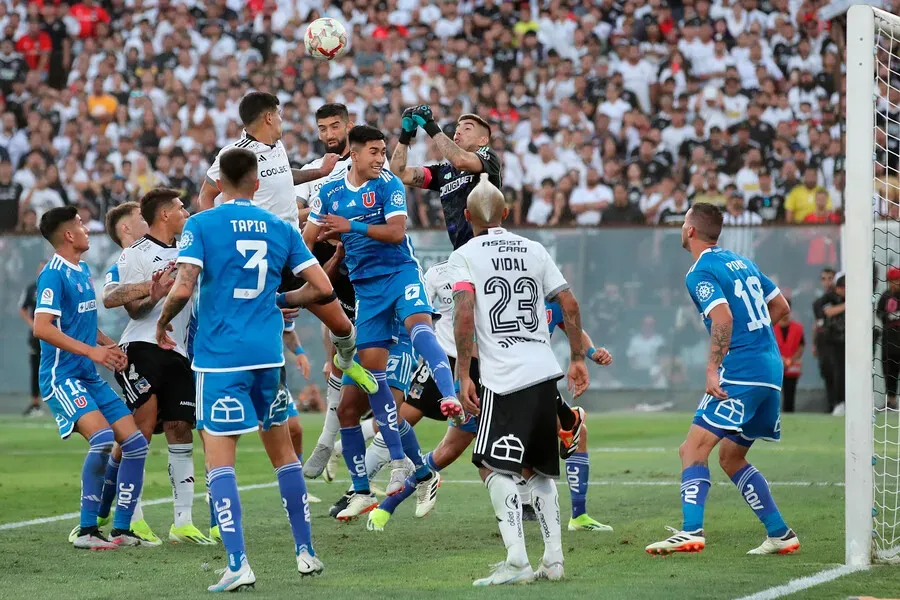 Colo Colo y Universidad de Chile jugarán en agosto. Imagen: Pepe Alvujar/Photosport