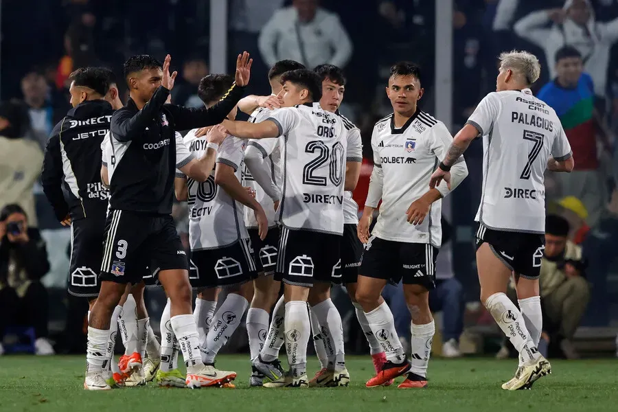 Colo Colo da por cerrado el plantel tras la llegada de Mauricio Isla.Imagen: Felipe Zanca/Photosport