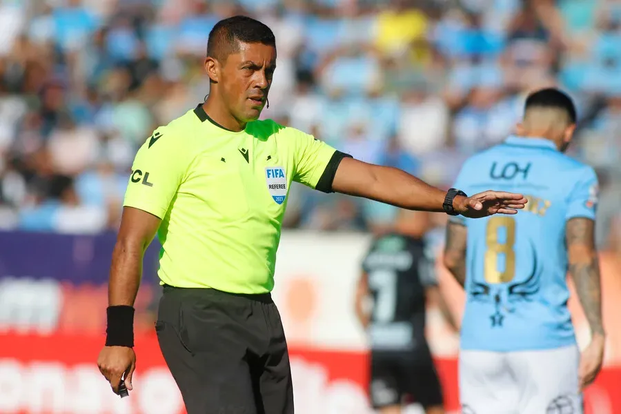 Nicolás Gamboa será el árbitro para el Colo Colo vs Magallanes. Imagen: Jorge Loyola/Photosport