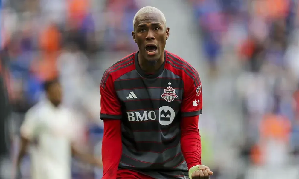 Deybi Flores con la camisa del Toronto FC. (Foto: MLS)