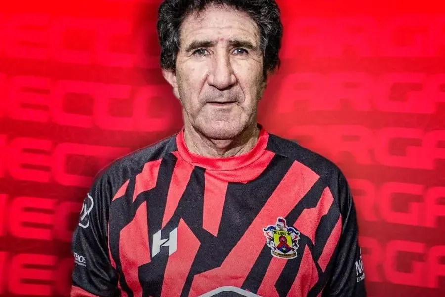 Héctor Vargas es el encargado de dirigir al Leone FC.