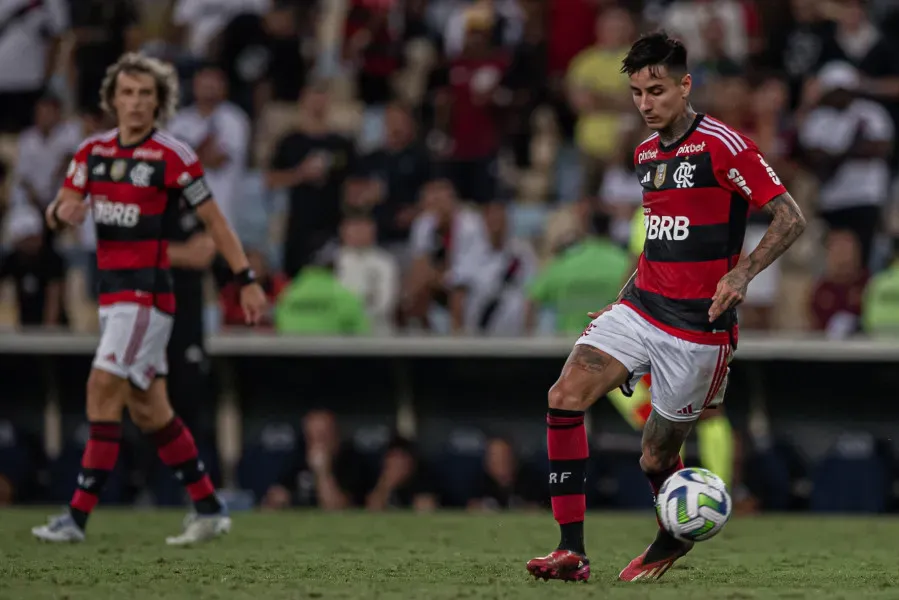 Erick Pulgar brilló con un golazo en el triunfo del Flamengo y la prensa brasileña está a sus pies gracias a su nivel. Foto: Comunicaciones Flamengo.