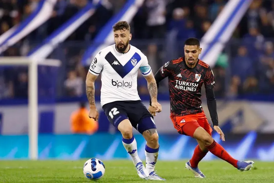 Pratto se fue de Vélez por conflictos al interior del club, dejando libre sus goles que justamente necesita Colo Colo. | Foto: Archivo.