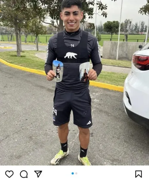 Thompson con sus nuevas canilleras en Colo Colo. | Foto: Captura.