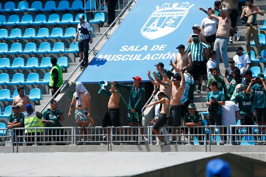 Hinchas de Wanderers fueron castigados. Foto: Photosport