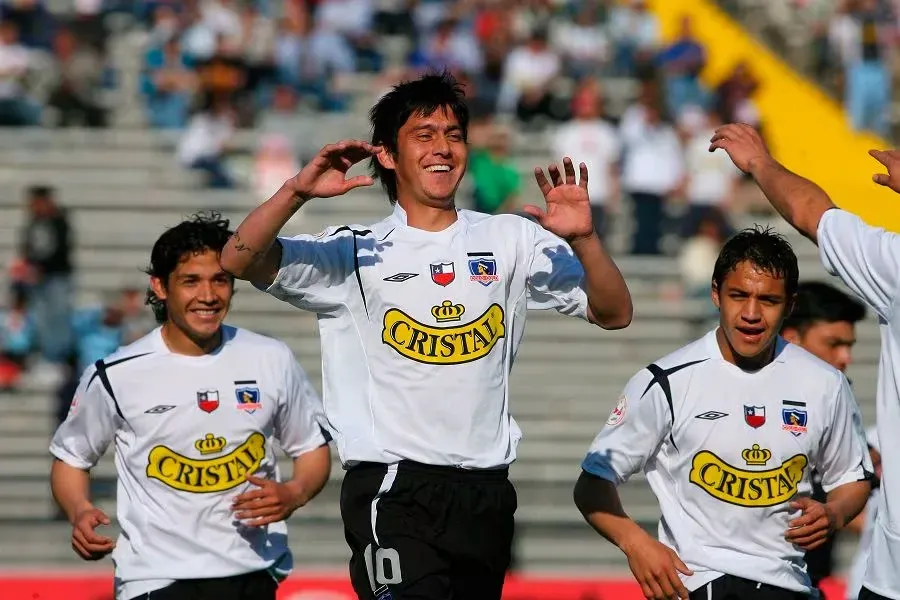 Caneo celebra un gol en un Colo Colo que tenía a Matías y Alexis