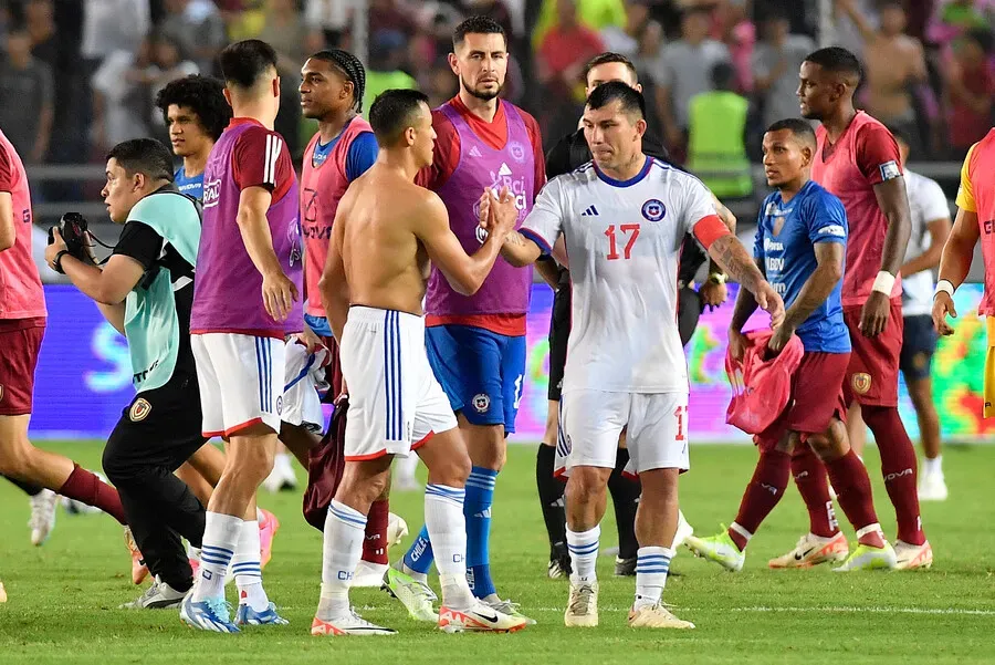 Marcelo Barticciotto defendió a Gary Medel tras la derrota de Chile. | Foto: Matías Delacroix / Photosport