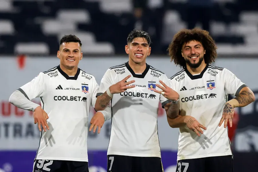 Lucas Cepeda sostiene una relación con Carlos Palacios en Colo Colo. Imagen: Felipe Zanca/Photosport