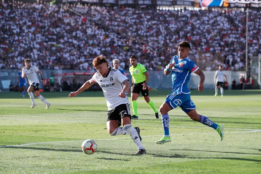 Colo Colo y Universidad de Chile se verán las caras en una nueva jornada. Imagen: Pepe Alvujar/Photosport