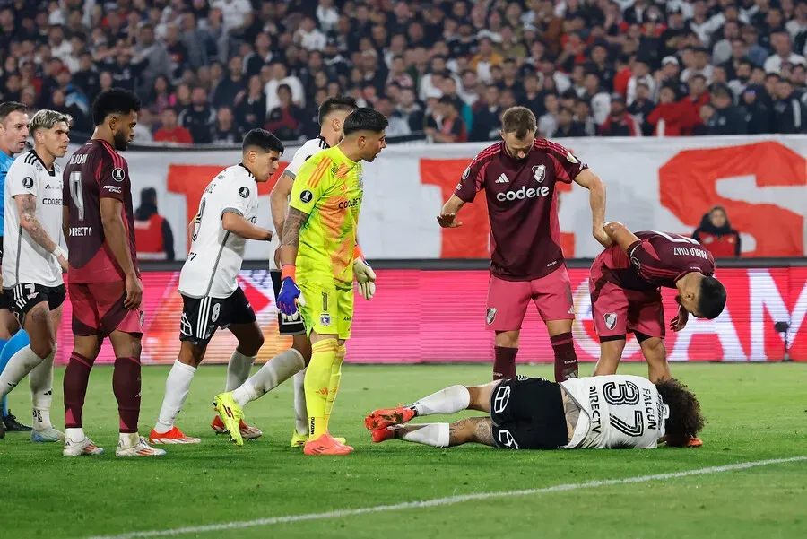 La gran molestia en Colo Colo con Paulo Díaz. Imagen: Pepe Alvujar/Photosport