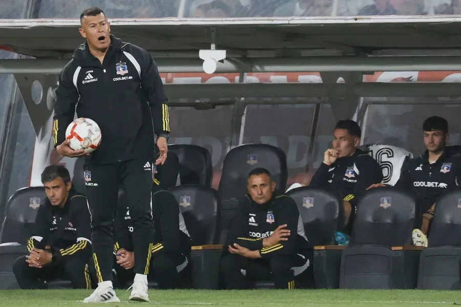 Jorge Almirón fue expulsado en la victoria ante Universidad Católica. Imagen: Dragomir Yankovic/Photosport