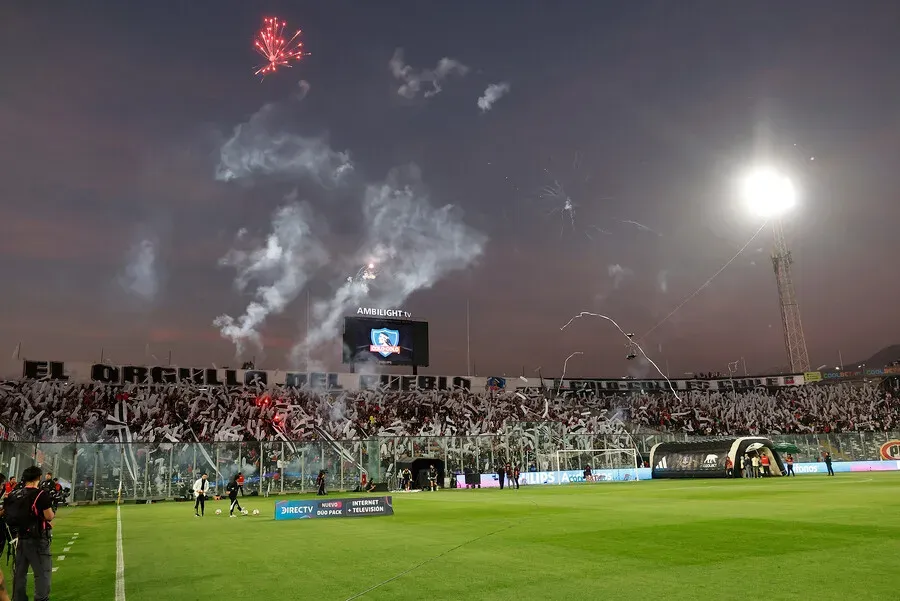 Colo Colo en aprietos tras informe ante la UC. Imagen: Pepe Alvujar/Photosport