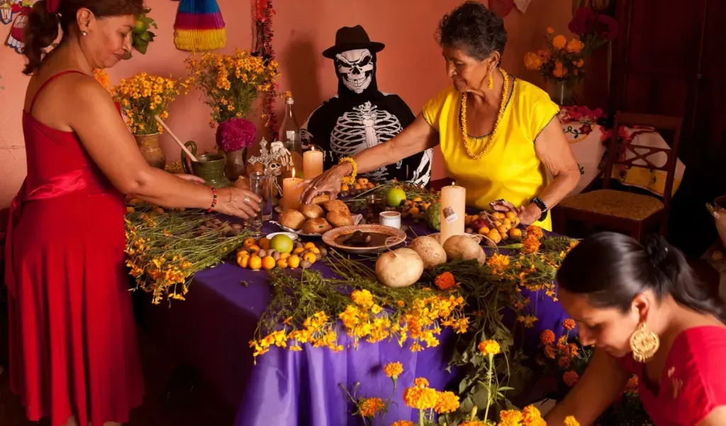 Mujeres preparando un altar (Mujeres preparando un altar (National Geographic)