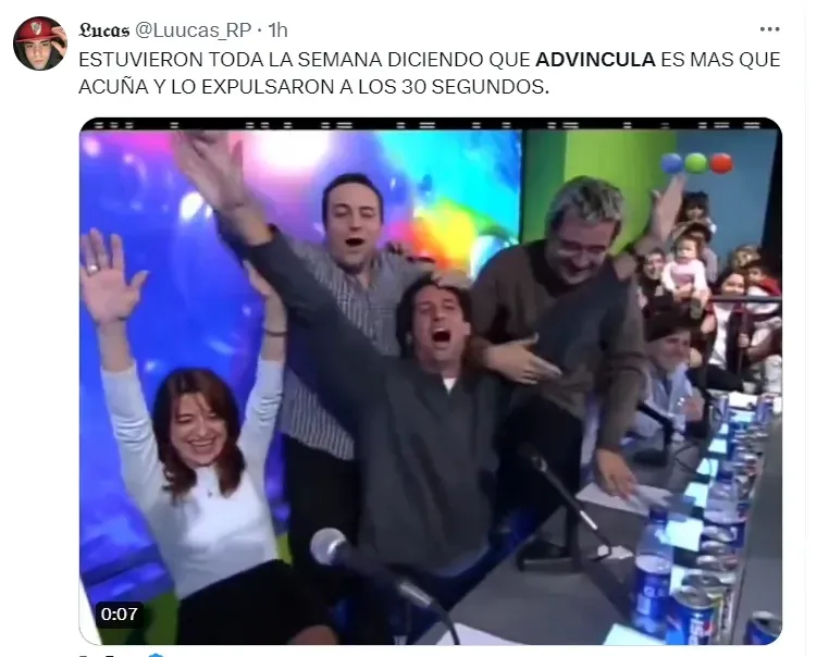 Luis Advíncula víctima de memes tras expulsión. (Foto: Captura de X)