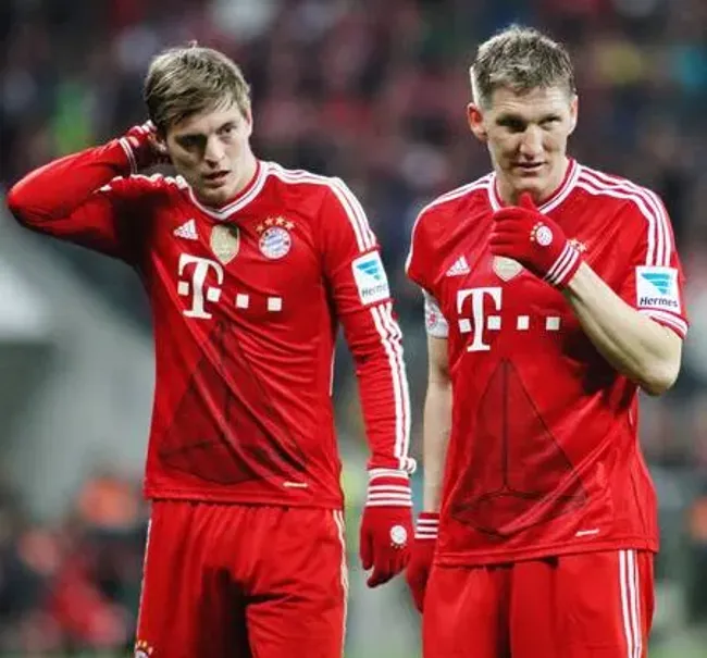 Guardiola heredó la dupla Toni Kroos-Bastian Schweinsteiger, quienes fueron titulares durante su primer año en Bayern Múnich.