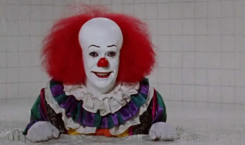 Tim Curry interpretó a Pennywise en la miniserie de ‘It’ en los 90 (Especial)