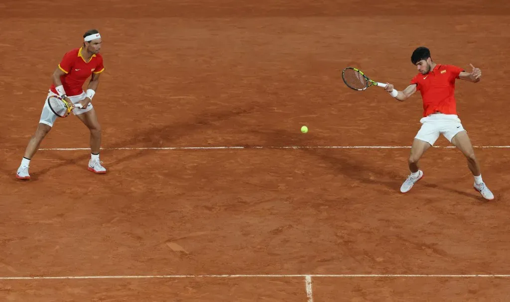 Rafa y Carlitos en plena acción en la Philippe Chatrier. (Foto: IMAGO).