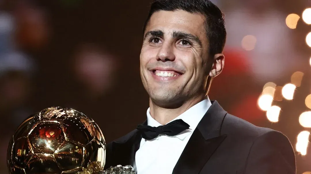 Rodri Hernández, Balón de Oro, se ubica en el puesto 20 de los jugadores con el salario más abultado de la Premier League.