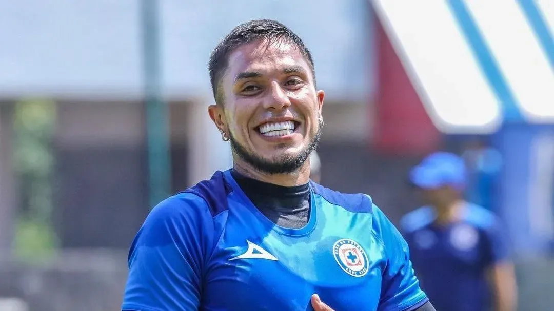 Carlos Salcedo, el primer refuerzo. (@CruzAzul)