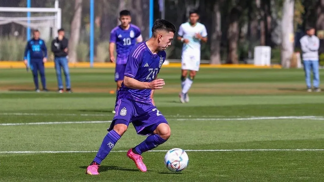 Alan Velasco jugando un amistoso para la Selección Sub 23. (Twitter @Argentina)