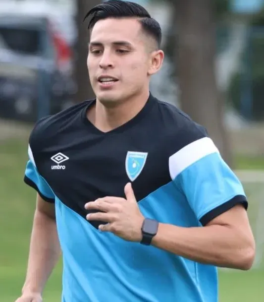 Rubio Rubín con la camiseta de la Selección de Guatemala.