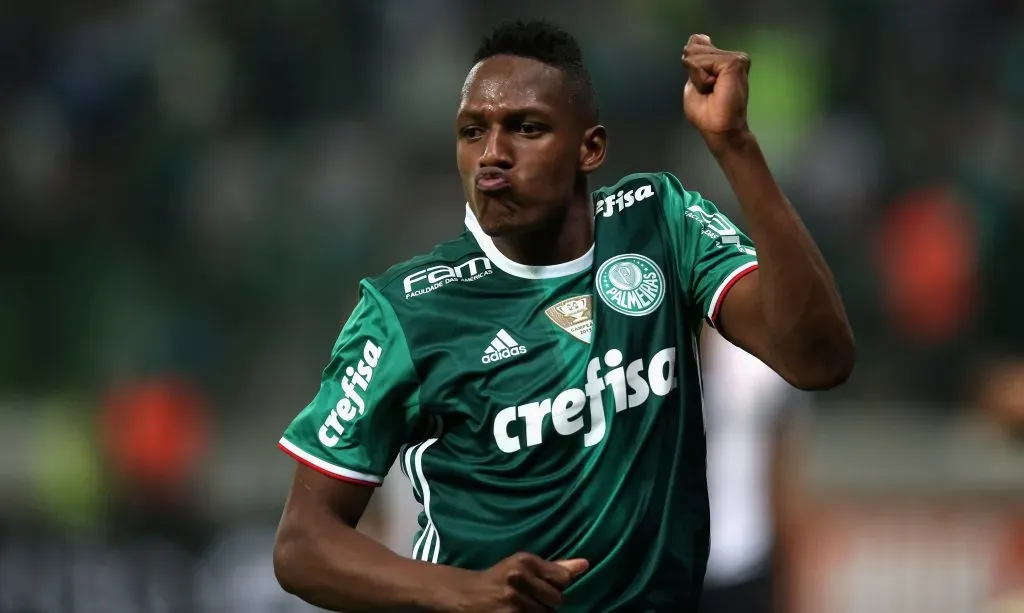 Yerry Mina fez sucesso no Palmeiras entre 2016 e 2017, mas pode retornar ao Brasil para ser rival do Verdão – Foto: Getty Images