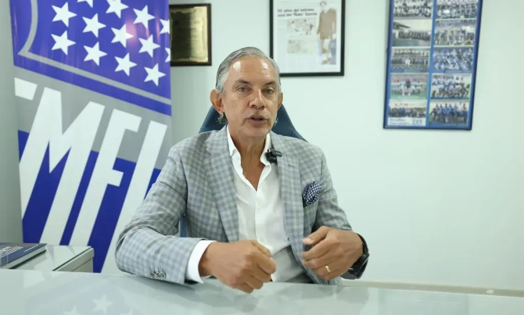 José Pileggi es criticado por su gestión en Emelec. Foto: El Universo.