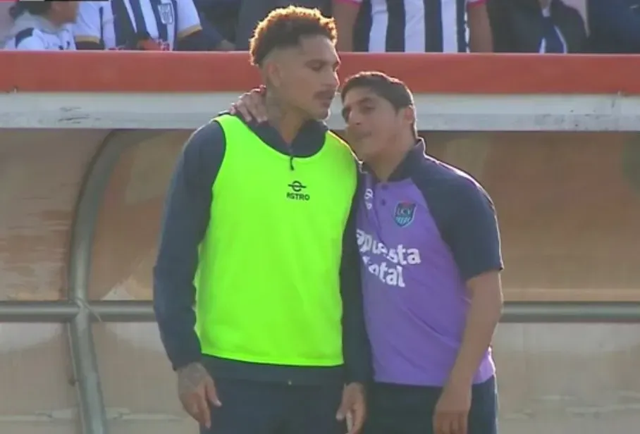 Paolo Guerrero conversando con Chicho Salas. (Foto: Twitter).