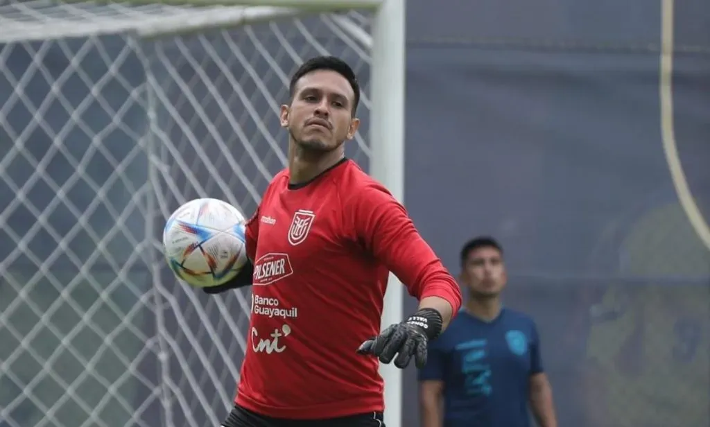 En octubre, Gonzalo Valle fue convocado a la Selección de Ecuador.