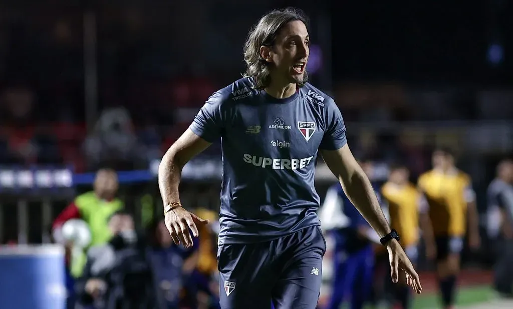 Zubeldía no comando do São Paulo. Foto: Fabio Giannelli/AGIF