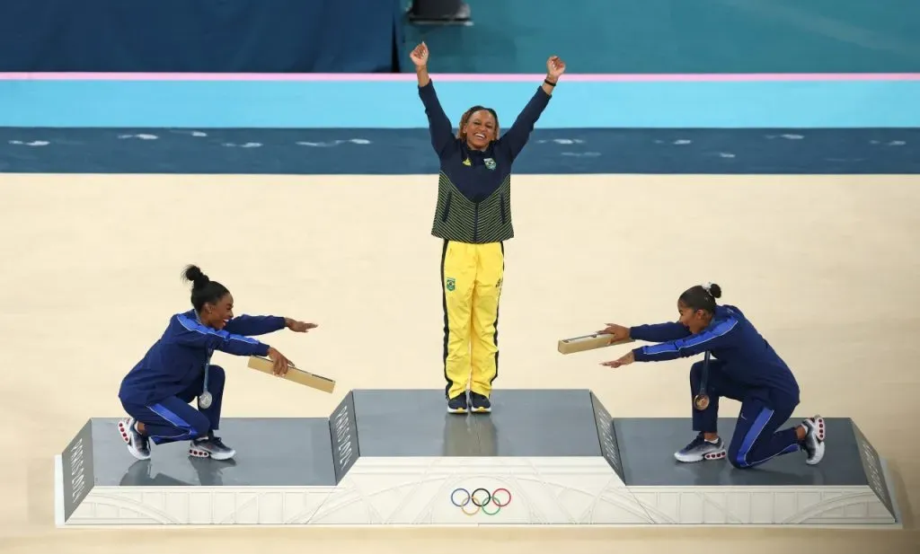 Rebeca Andrade, Simone Biles y Jordan Chiles, una foto para la historia (Getty Images)