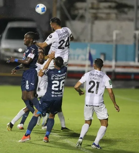 Motagua igualó en la ida frente a Herediano por 2 a 2.