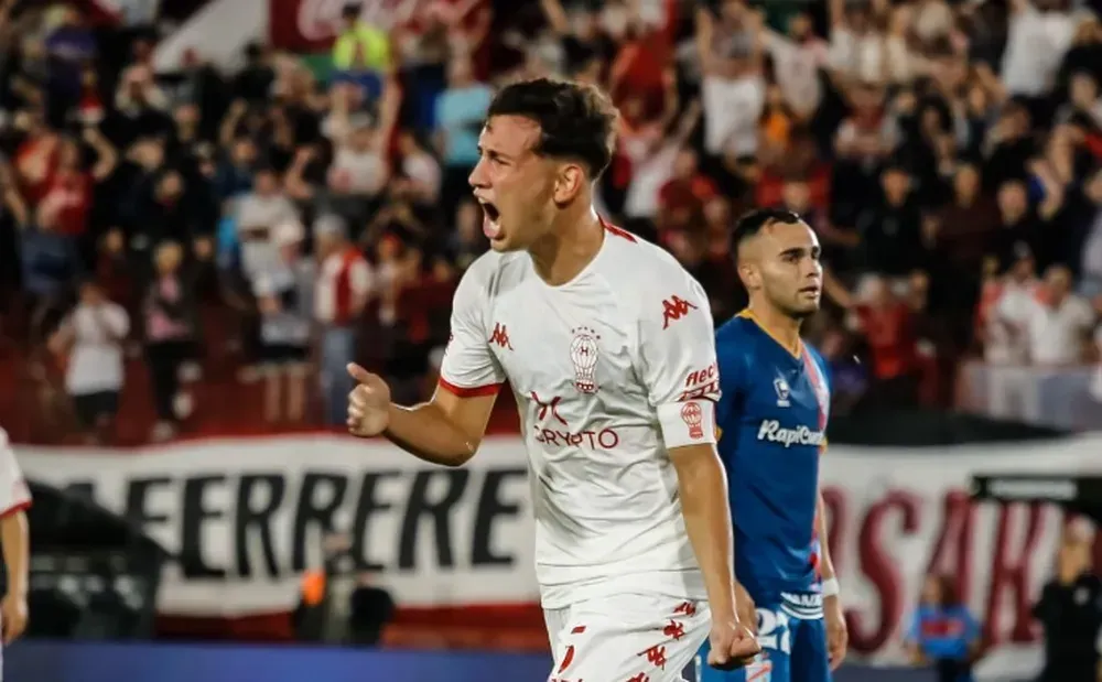 Foto: Divulgação/Huracán – Santiago Hezze foi revelado pelo Huracán em 2020