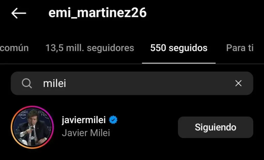 Emiliano Martínez sigue a Javier Milei en Instagram.