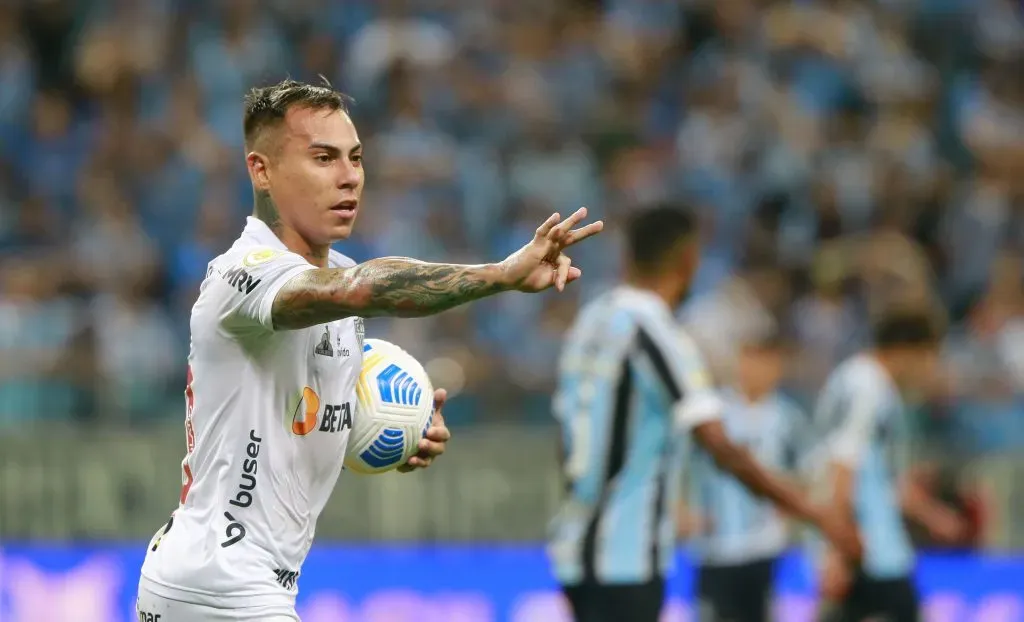 Atacante no duelo diante do Grêmio (Photo by Silvio Avila/Getty Images)