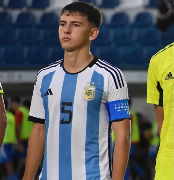 Rey Domenech como capitán de la Selección sub 17 en 2023 (@camiireey en Instagram)