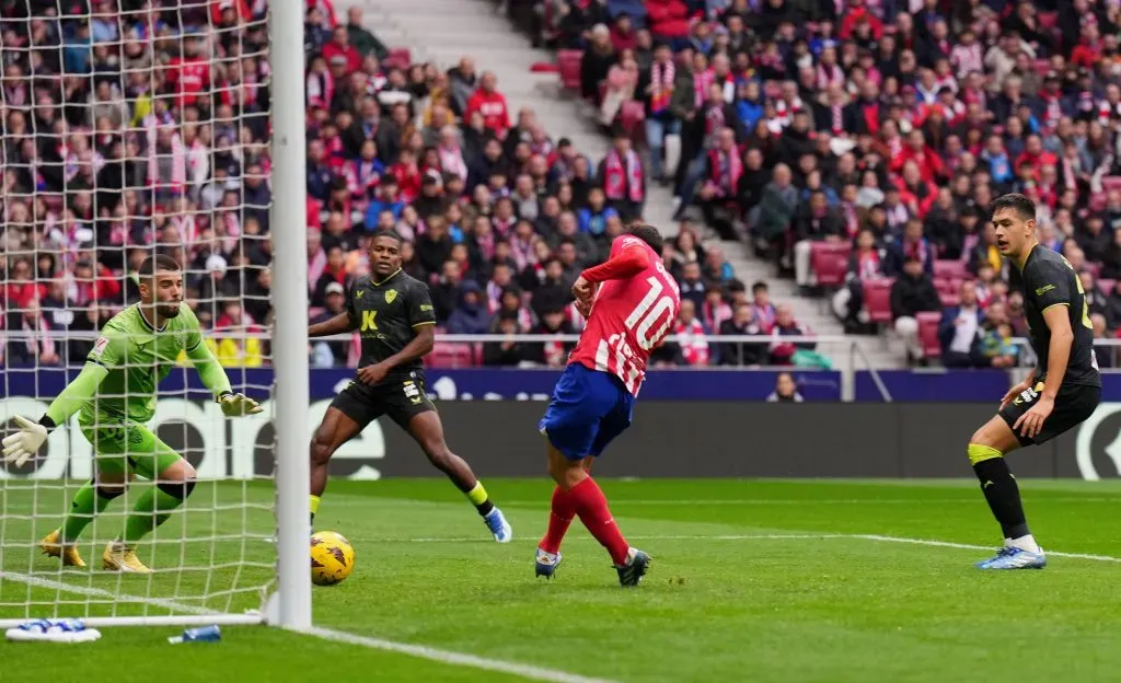El gol de Ángel Correa al Almería. Getty Images.