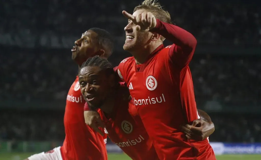 PR – CURITIBA – 22/06/2023 – BRASILEIRO A 2023, CORITIBA X INTERNACIONAL – Pedro Henrique jogador do Internacional comemora seu gol durante partida contra o Coritiba no estadio Couto Pereira pelo campeonato BRASILEIRO A 2023. Foto: Gabriel Machado/AGIF