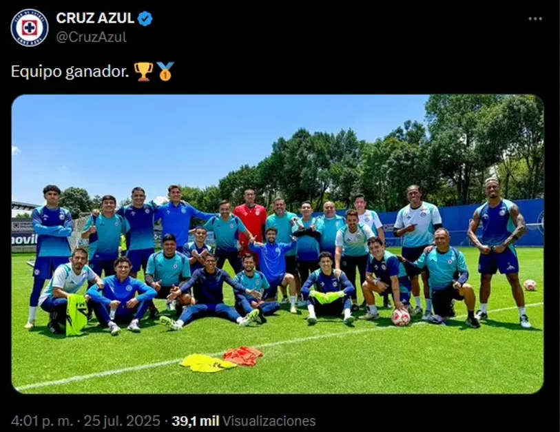Todo Cruz Azul se sorprendió al ver al Toro con el primer equipo (@CruzAzul X).
