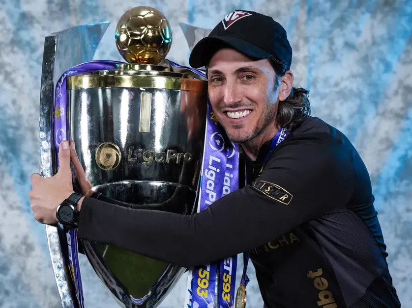 Luis Zubeldía campeón LigaPro 2023 con Liga. Foto: LigaPro.