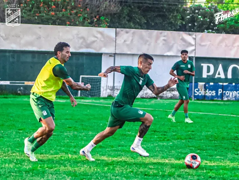 Ricky Centurión se sumó a Oriente Petrolero tras 2 años sin jugar. (@cdopetrolero)