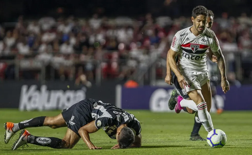 Pato pode deixar os gramados. (Photo by Miguel Schincariol/Getty Images)