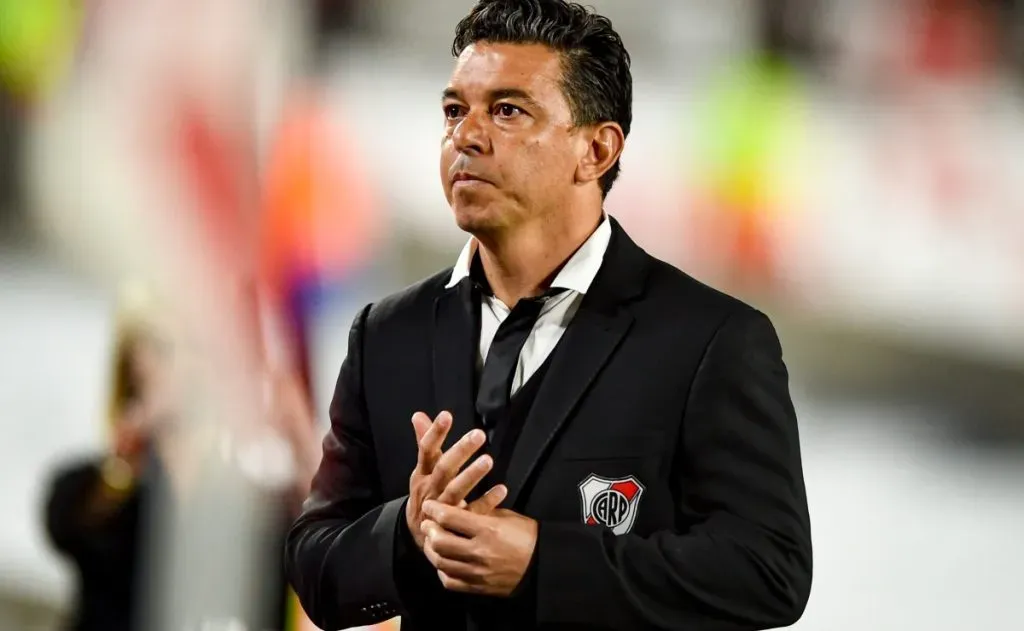 Marcelo Gallardo se prepara para el cruce.