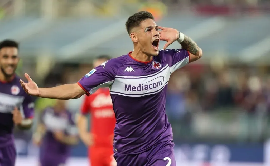 Martínez Quarta con los colores de Fiorentina.
